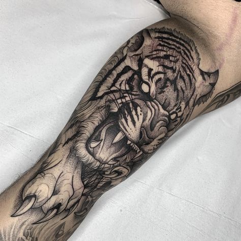 Scary Tiger Tattoo, Simple Male Tattoos Aesthetic, Angry Tiger Tattoo Design, Bicep Tiger Tattoo, Blackwork Tiger Tattoo, Angry Tiger Tattoo, Tiger And Snake Tattoo, Blackwork Tattoo Men, Scary Tattoo Designs