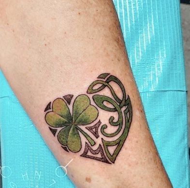 Celtic Tattoo For Women Irish, Irish Flower Tattoo, Irish Cross Tattoo, Irish Claddagh Tattoo, Celtic Heart Tattoo, Gaelic Tattoo, Celtic Tattoo For Women, Claddagh Tattoo, Ireland Tattoo