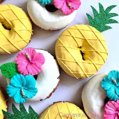 Luau Desserts, Kids Luau Parties, Hawaiian Cupcakes, Tiki Cake, Aloha Cake, Kids Luau, Deco Cupcake, Tropical Birthday Party, Aloha Party