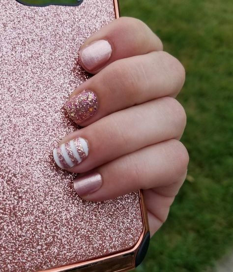 Stripe Nail Designs, Pink Glitter Nails, Rose Gold Nails, Striped Nails, Nail Designs Glitter, Short Nail Designs, Manicure E Pedicure, Manicure Pedicure, Gold Nails