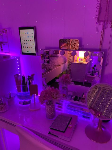 Led Lights Desk Aesthetic, Vanity Mirror Picture Ideas, Luxury Room Bedroom, Neon Room, Pinterest Room Decor, Girly Room, Indie Room, Redecorate Bedroom, Cozy Room Decor