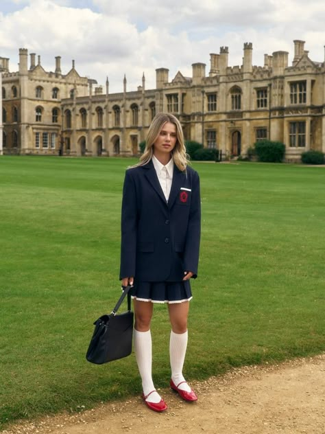 Preppy Private School, London School Of Fashion, Lover Fest, Private School Uniforms, Ballerinas Shoes, Aesthetic Old Money, Uniform School, University Style, Black Ballerina