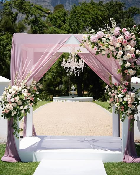 Wedding Door Decorations Indian, Engagement Gate Decoration, Gate Entrance Wedding Decor, Venue Entrance Decor Wedding, Simple Mandap Design, Weeding Decorating, Sikh Wedding Decor, Couple Seating, Entrance Wedding