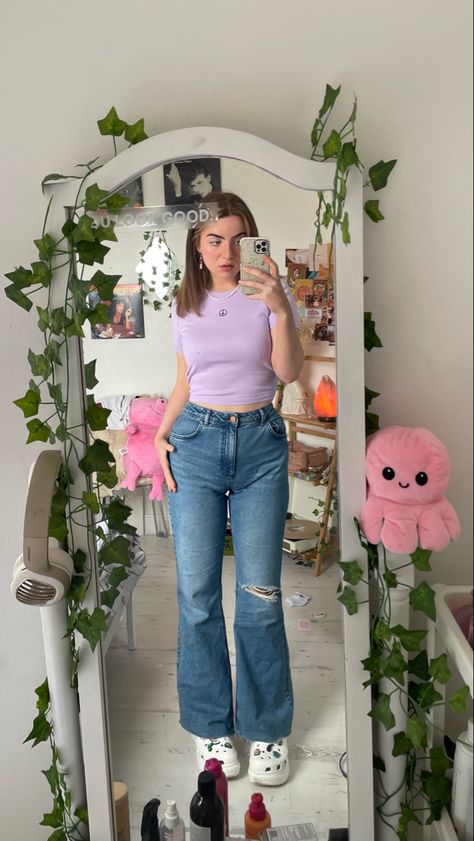 Crocs Bae Clogs Outfits, Crocs Bae Clogs, Platform Crocs Outfits, Crocs Aesthetic Outfit, Crocs Bae, How To Style Crocs, Crocs Aesthetic, Clogs Outfits, Styling Crocs