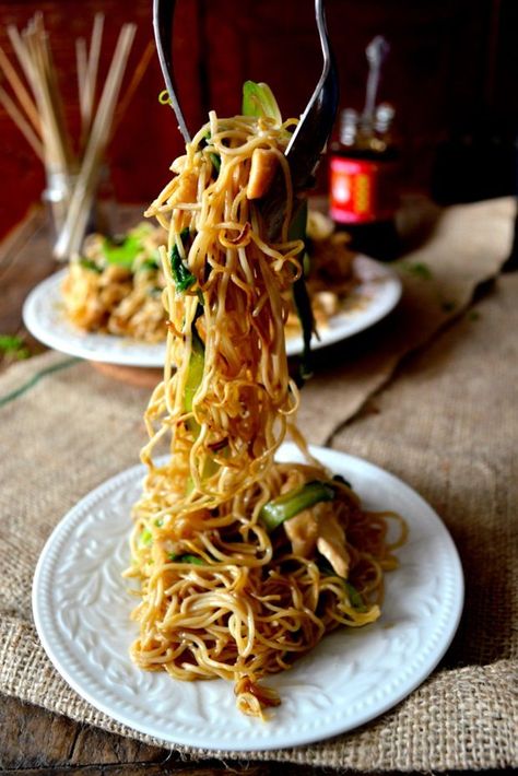 Pan Fried Noodles with Chicken  Baby Bok-choi (gai-see-chow-mein) Fried Noodles With Chicken, Cantonese Noodles, Pan Fried Noodles, Noodles With Chicken, Yummy Noodles, Dessert Sushi, Brown Chicken, Chicken Sauce, Woks Of Life