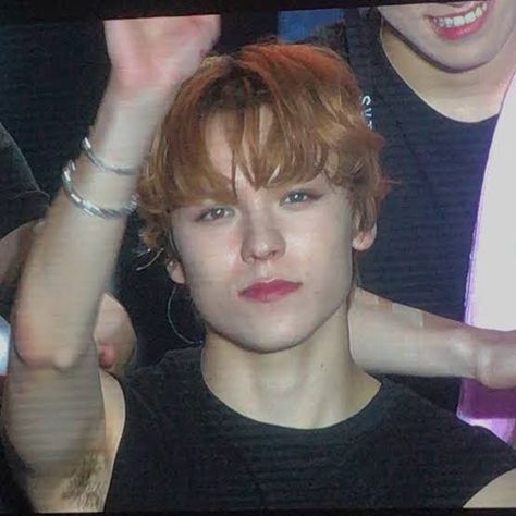 Seventeen Armpit, Vernon Hansol Hot, Attack On Titan Mike, Exo Cartoon, Vernon Hansol, Vernon Seventeen, Body Reference, Current Mood, K Idols