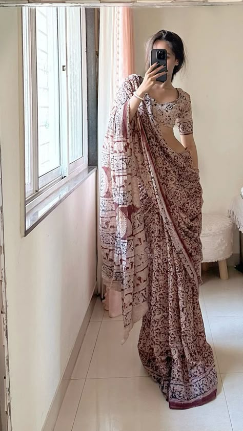 Sarres For Teens, Teej Festival Outfits Women, Saree Photography Poses, Girl Saree Dp, Casual Saree Look, Saree Dp, Free Size Blouse, Saree Wearing Styles, Simple Saree Designs