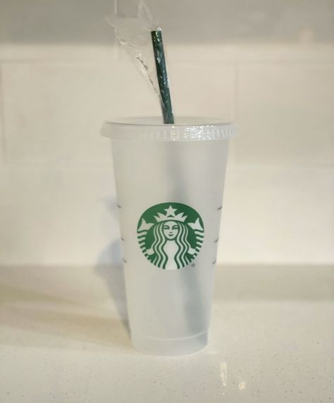 Starbucks Bottles, Tumbler Starbucks, Trendy Water Bottles, Custom Starbucks Cup, Starbucks Logo, Reusable Cups, Glass Coffee Cups, Custom Cup, Plastic Tumblers