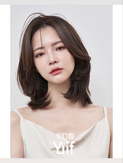 Layercut Haircut Short, Short Layered Haircuts Korean, Short Hair Styles Korea, Shortish Hair, Korean Hair Color, Korean Short Hair, Layered Haircuts For Medium Hair, Medium Layered Hair, Long Hairstyle