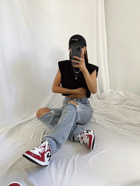 Jordan Low 1 Outfit Women, Jordan Low 1 Outfit, Airforce 1 Outfit Women Casual, Red Jordans Outfit For Women, Airforce 1 Outfit Women, Low Dunks Outfit, Jordan 1 Low Outfit, 1s Outfit, Cute Outfits With Jordans