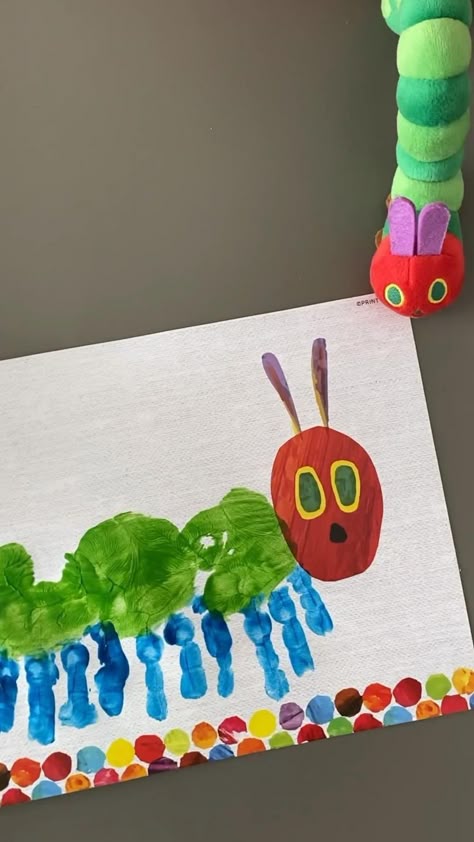 Very Hungry Caterpillar Craft, Caterpillar And Butterfly, Caterpillar Activities, Hungry Caterpillar Craft, Caterpillar Craft, Toddler Art Projects, Montessori Toddler Activities, Toddler Arts And Crafts, Preschool Arts And Crafts