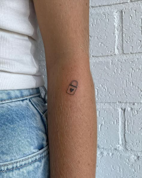 Girly Tattoo, Heart Lock Tattoo, Lock Tattoo, Tattoos For Dog Lovers, Small Tattoos Simple, Line Work Tattoo, Dainty Tattoos, Time Tattoos, Minimal Tattoo