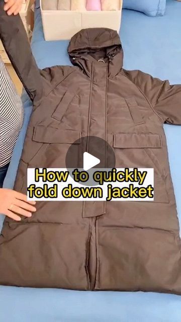 How To Folding on Instagram: "Fast way to fold down jacket🤗#fold #foldingclothes #storagehacks #fypシ" How To Fold A Coat, How To Fold A Jacket For Travel, How To Fold A Jacket, Fold Jacket, Folding Tips, Diy Old Jeans, Clothes Folding, Big Wool, Traveling Tips