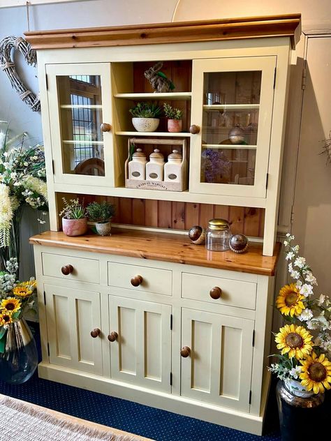 Kitchen Dresser Makeover, Kitchen Dresser Ideas, Small Kitchen Design Apartment, China Cabinet Makeover, Kitchen Cabinets Color Combination, Dining Hutch, Vintage Cupboard, Craftsman Furniture, Upcycled Furniture Diy