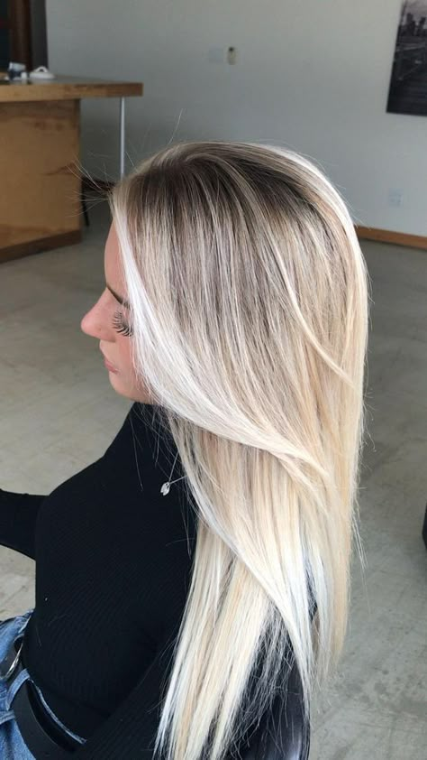 Platinum Hair Balayage, Hair Inspo For Blondes, Blonde Hair Roots, Level 10 Blonde, Highlighted Blonde Hair, Ombré Blond, Icey Blonde, Highlighted Blonde, Blonde Hair Tips