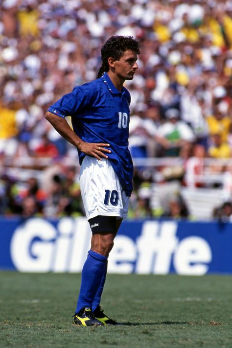 All Soccer Players Wallpaper, Baggio Penalty Miss, Baggio Roberto Wallpaper, Football Pfp, Brazil Football Team, Street Soccer, Roberto Baggio, Football Players Photos, Cr7 Messi