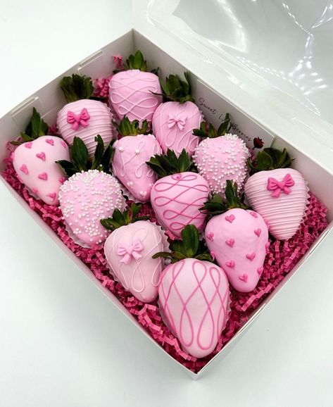 Covered Strawberries Ideas, Chocolate Covered Strawberries Ideas, Strawberries Ideas, Strawberry Sweets, Strawberry Ideas, Pink Strawberries, Chocolate Covered Strawberry Recipe, Chocolate Covered Strawberries Bouquet, Sweet Sixteen Birthday Party Ideas