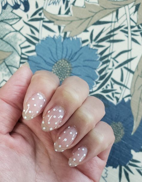 Clear Polka Dot Nails, Clear Nails With Polka Dots, Dot Nails Designs, Clear Nail Designs Natural, White Dots Nails, White Dot Nails, Nails With White Dots, White Polka Dot Nails, Dot Manicure