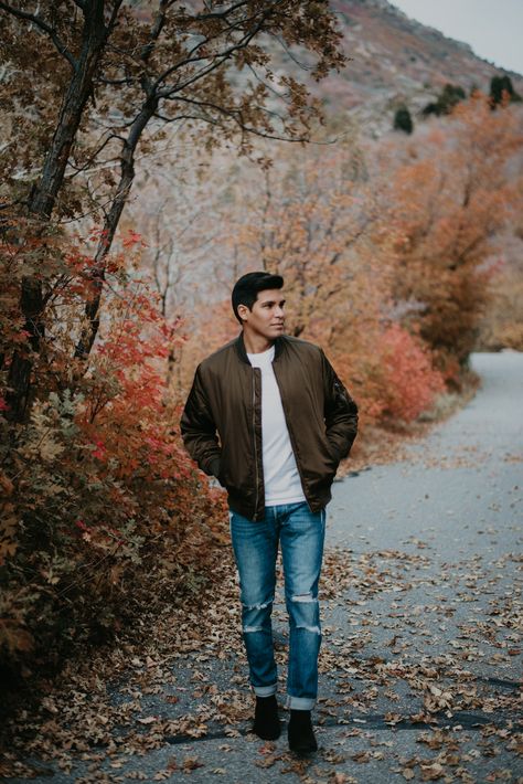 Mens Fall Photoshoot, Men’s Fall Photo Outfit, Male Fall Photoshoot, Photography Poses For Men Fall, Men’s Fall Outfits Photoshoot, Autumn Men Photoshoot, Pumpkin Patch Outfit Men, Cabin Outfit Fall, Men’s Winter Photoshoot