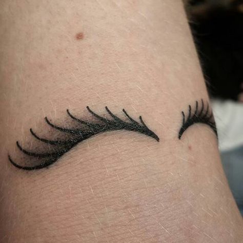 Eyelash Tattoos, Makeup Artist Tattoo, Eye Lash Tattoo, Karma Tattoo, Tattoos Pictures, Dragon Queen, Makeup Tattoos, Tattoo Feminina, Book Dragon