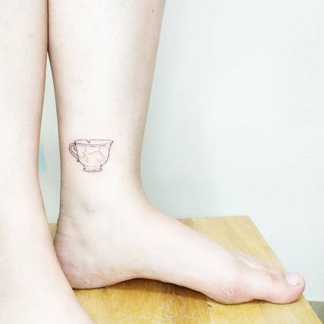 Pottery Tattoo Ideas, Kintsugi Tattoo Ideas, Kintsugi Tattoo, Broken Vessel, Tea Tattoo, Cup Tattoo, Future Aesthetic, Coffee Tattoos, Leo Tattoos