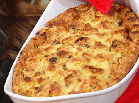 Panatone Bread, Amaretto Sauce, Panettone Bread Pudding, Chocolate Chip Bread Pudding, Panettone Bread, Giada De Laurentiis Recipes, Giada Recipes, Chocolate Bread Pudding, Bread Pudding Recipe