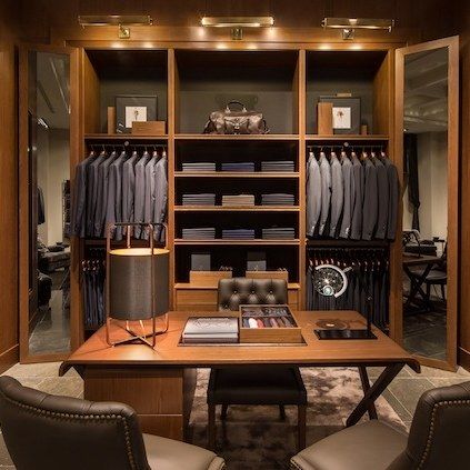 Tailoring Shop Interior Design, Shoes Display, Suit Stores, Clothing Store Interior, Clothing Store Design, Showroom Display, Men Closet, Male Style, Man Shoes