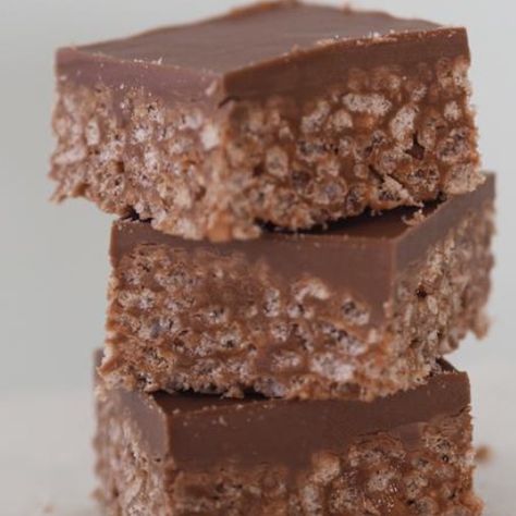 No Bake Mars Bar Slice Recipe | Easy Family-Friendly Recipes Coconut Ice Recipe, Mars Bar Slice, Peppermint Slice, Chocolate Caramel Slice, No Bake Slices, Cake Stall, Slice Recipe, Chocolate Slice, Caramel Slice