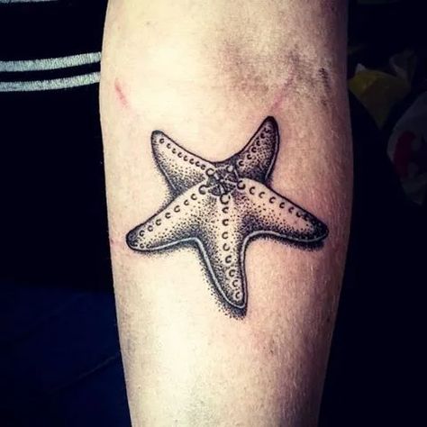 35 Starfish Tattoos With Magical Meanings - TattoosWin American Traditional Starfish Tattoo, Seastar Tattoo, Jester Tattoo, Tinker Bell Tattoo, Starfish Tattoo, Wildlife Tattoo, Mayan Tattoos, Ink Therapy, Mysterious Creatures