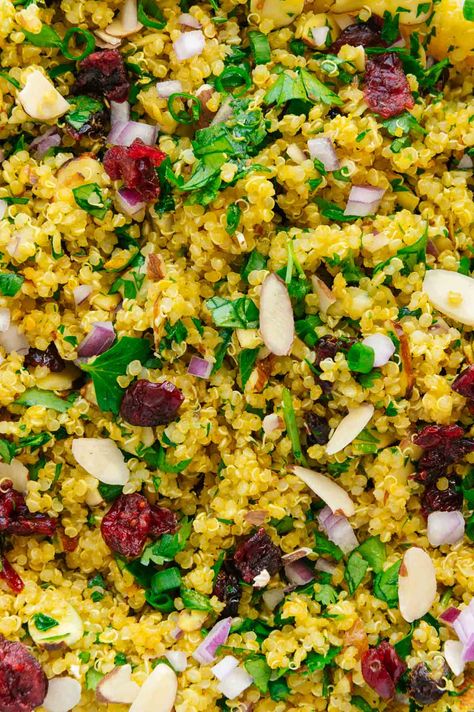 Moroccan Quinoa Salad Moroccan Lentil Salad, Moroccan Quinoa Salad, Moroccan Quinoa Bowl, Quoina Recipes, Moroccan Cauliflower Salad, Moroccan Quinoa, Moroccan Carrot Salad Recipes, Vegan Cabbage Recipes, Moroccan Vegetable Couscous