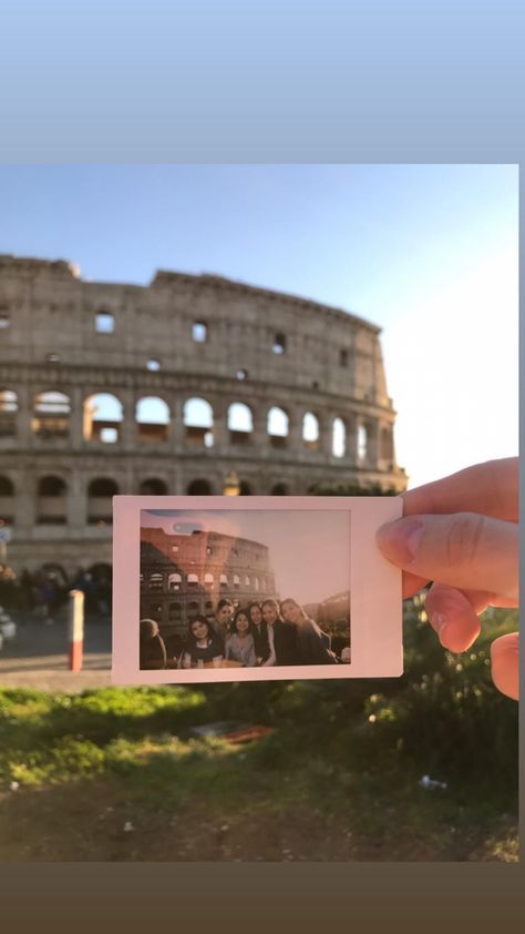 New year in time with best friends
C Travel Polaroids, Aesthetic Polaroid Pictures, Polaroid Pictures Ideas, Instax Mini Ideas, Polaroid Pics, Canon Selphy, Trip To Rome, Instax Wide, Instax Camera