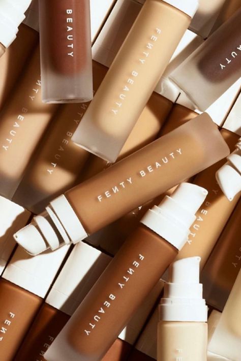 This foundation is formulated to be long-wearing and buildable, meaning you can customize the coverage to suit your needs. It has a lightweight, oil-free formula that helps to control shine and blur the appearance of pores, giving you a flawless, airbrushed look. Fenty Beauty Soft Matte Foundation comes in a range of shades to match a variety of skin tones and undertones, making it easy to find the perfect match for your complexion. Highlight Inspiration, Beautiful Glowing Skin, Simple Makeup Tips, Ruby Woo, French Beauty, Makeup Must Haves, Foundation Shades, Beauty Must Haves, Matte Foundation