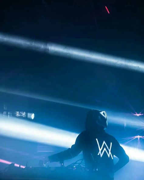 Walker Join, Demon Wolf, Why I Love Him, Wallpapers Phone, Armin Van Buuren, Alan Walker, Dj Music, Popular Videos, Walkers