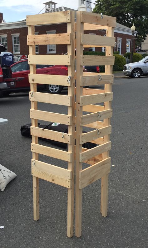 Pallet Display Shelf Diy Collapsible Display Shelves, Pallet Display Ideas Retail, Crochet Booth, Boutique Store Displays, Craft Displays, Vendor Ideas, Pallet Display, Craft Fair Booth Display, Folding Screens