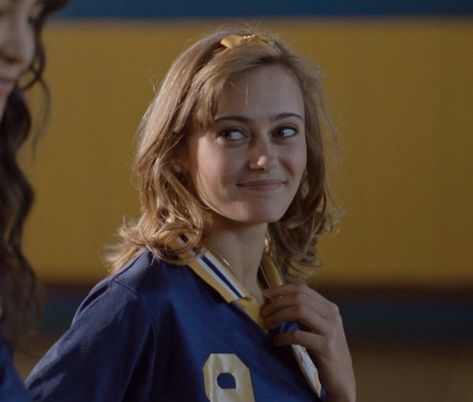 jackie taylor looking at shauna shipman because she is a lesbian yellowjackets showtime Jackie Taylor, Cheer Captain, Yellow Jackets, Concept Clothing, Valley Girls, Human Poses Reference, Yellow Jacket, Iconic Characters, Face Claims