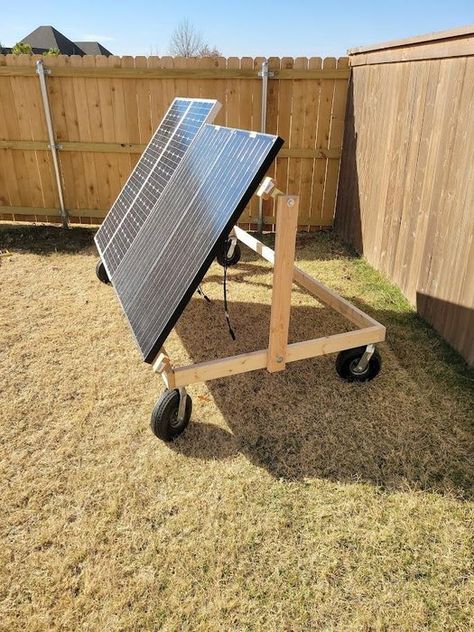 Solaire Diy, Diy Solar Power System, Solar Panels Design, Solar Energy Design, Solar Panel Mounts, Living Off The Grid, Diy Solar Panel, Solar Energy Projects, Solar Panels Roof