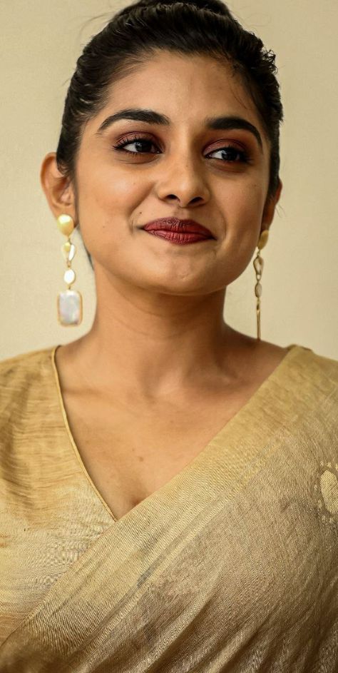 Nivedha Thomas, Nivetha Thomas, Anasuya Bharadwaj, Beauty Hacks Lips, Body Gym, Actress Without Makeup, Beauty Face Women, Hot Images, Human Heart