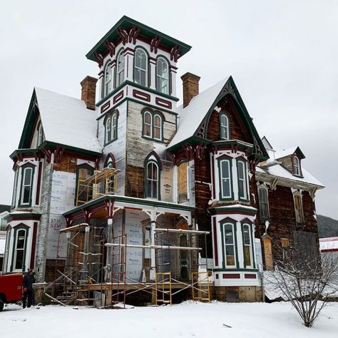 Old Hickory - F.W. Knox Villa Set to Be Restored in Coudersport, PA (PHOTOS) - Pricey Pads Goth House, Old Hickory, Lehigh Valley, Spiral Staircase, Old Homes, Historic Home, There's No Place Like Home, Bay Window, I Win