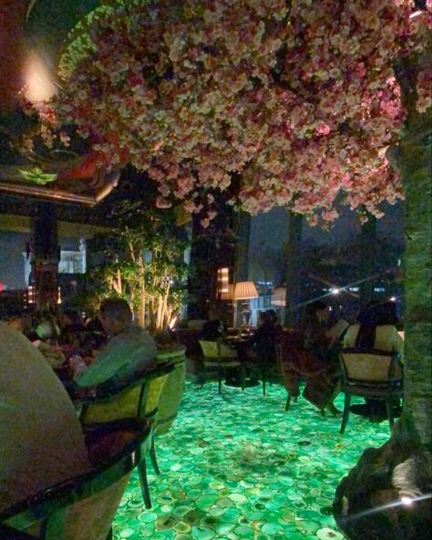 Ivy Asia London, The Ivy London, London Restaurants Aesthetic, Dior Core, The Ivy Asia, The Ivy Restaurant, London Pics, Ivy Restaurant, Mc Builds