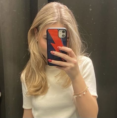 Blonde Highlights On Dirty Blonde Hair Curtain Bangs, Light Blonde Hair Natural, Middle Length Blonde Hair, Straight Hair Long Bob, Blonde Hair With Highlights Short, Low Maintenance Haircut Medium, Mid Length Haircut Blonde, Medium Haircut Blonde, Blond Mid Length Hair