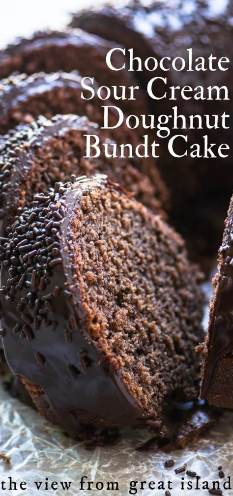 Chocolate Sour Cream Doughnut Bundt Cake Doughnut Bundt Cake, Cream Doughnut, Chocolate Bundt Cake, Doughnut Cake, Salty Cake, Bundt Cakes Recipes, Köstliche Desserts, Breakfast Cake, Savoury Cake