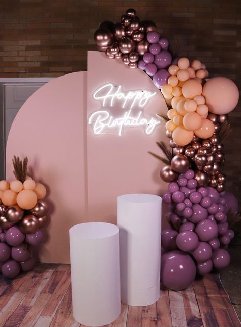 Birthday Decorations For 18th Birthday, Backdrops For Birthday Parties, Birthday Decor Backdrop, Rose Garden Party Theme, Deco Birthday Simple, 18th Birthday Balloons Decoration, Bday Balloons Decoration, 18th Birthday Backdrop Ideas, 23 Birthday Decorations