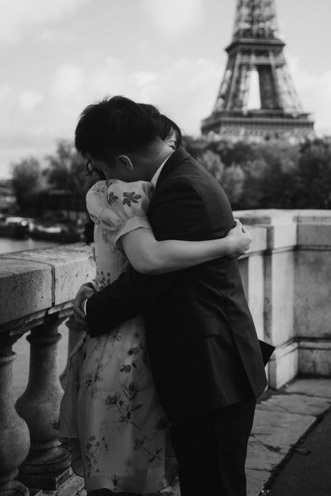 Paris Pre Wedding L&T Paris Couple Pictures, Paris Photo Shoot, Paris Shooting, Paris Engagement Photos, Paris Photo Ideas, Photoshoot In Paris, Shooting Couple, Paris Engagement, Paris Couple