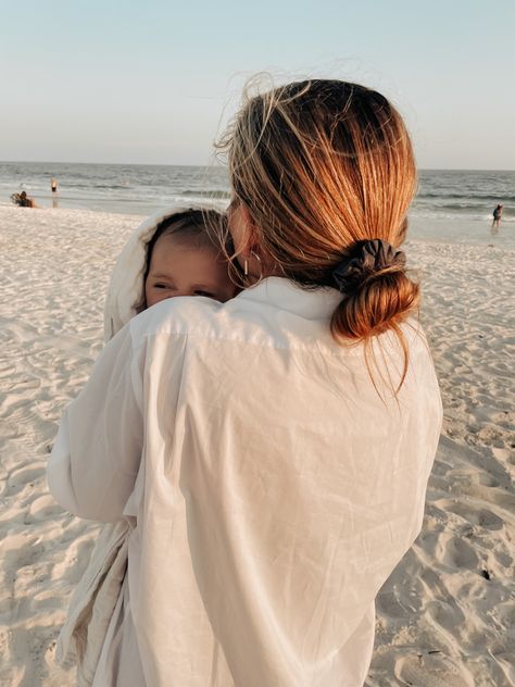 warm filters, baby photography, newborn beach photo Family Beach Trip Aesthetic, Baby Beach Aesthetic, Beach Baby Pictures, Beach Photos With Baby, Beach Baby Aesthetic, Beach Kids Aesthetic, Beach Pictures With Baby, Beach Mom Aesthetic, Beach Family Aesthetic