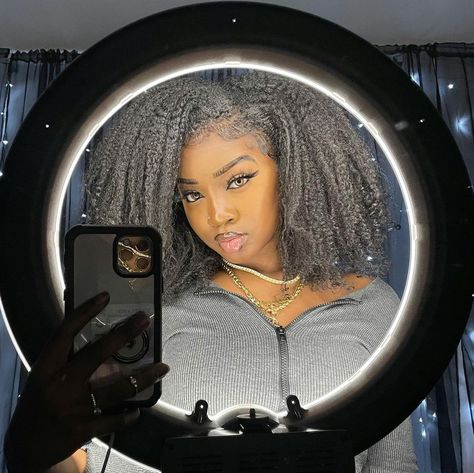 Wash And Go Routine, If Looks Could Kill, Makeup Beauty Room, Flight Girls, Straightening Natural Hair, Cute Braces, Rapper Outfits, Youtube Page, Cute Curly Hairstyles