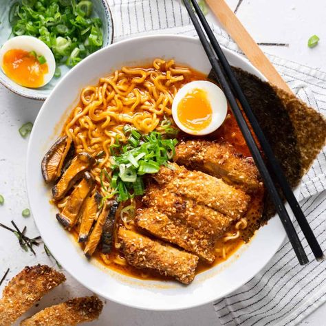 Easy ingredients ramen noodle soup with perfect balance of savoury, sweet and spicy. The crispy chicken katsu is a must. Delicious! Katsu Ramen Recipe, Chicken Ramen Bowl, Ramen With Chicken, Spicy Chicken Ramen, Panko Recipes, Kimchi Bokkeumbap, Tonkatsu Ramen, Chicken Ramen Recipe, Curry Ramen