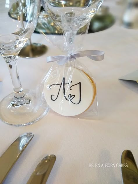 Wedding Biscuit Favours, Wedding Favors Sweets, Napolitaine Decoration Wedding, Cookie Favours Wedding, Wedding Favours Biscuits, Wedding Favours Cookies, Wedding Cookies Favors, Biscuit Favours, Wedding Favors Cookies