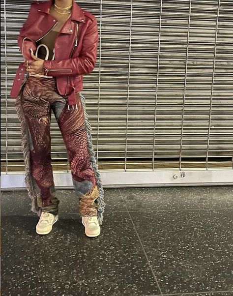 Tapestry Blanket Pants, Tapestry Pants Outfit Black Women, Tapestry Pants Outfit, Tapestry Pants, Blanket Pants, Cargo Fits, Swagger Outfits, Nyfw Outfits, Tomboy Aesthetic