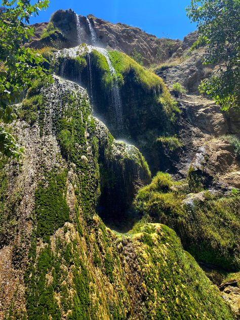 Escondido falls in Malibu California. Places to see in Southern California. Hiking trails in California. California travel. California sunshine aesthetic. Hiking trail recommendations California Hiking Trails, Hikes In California, Southern California Hikes, Sunshine Aesthetic, California Hiking, California Nature, Aesthetic Hiking, Hiking Outfit Spring, Aesthetic Places