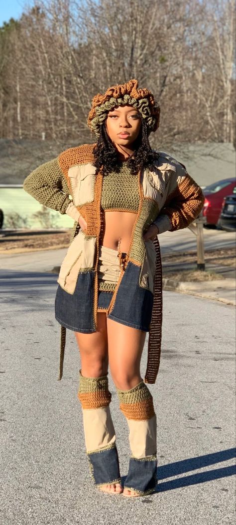 Island Tour Outfit, Yarn Outfits For Women, Fall Crochet Outfit Ideas, Crochet Ideas Black Women, Crochet Earthy Outfits, Crochet Outfit Set, Crochet Fall Outfits, Crochet Photoshoot Ideas, Crochet Jacket Outfit